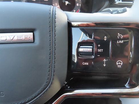 New 2025 Land Rover Range Rover Velar Dynamic SE image 30