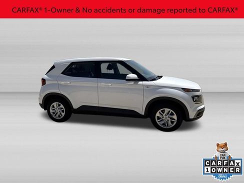 Used 2024 Hyundai Venue SE FWD image 3