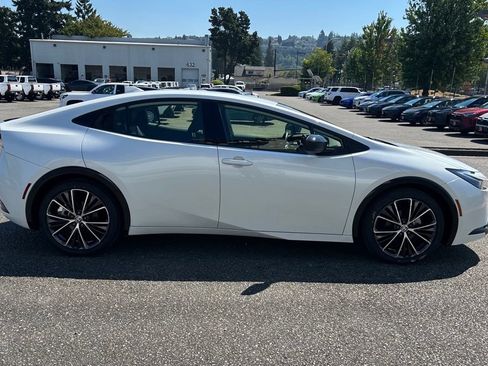 Certified 2024 Toyota Prius XLE FWD image 4