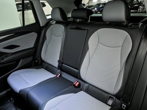 New 2026 Volkswagen Tiguan SE image 9