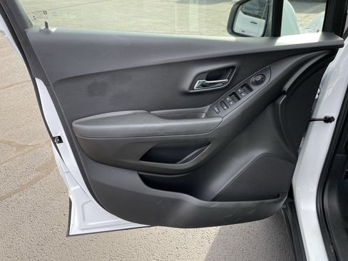 Used 2019 Chevrolet Trax LS w/ Tint and Cruise Package image 11