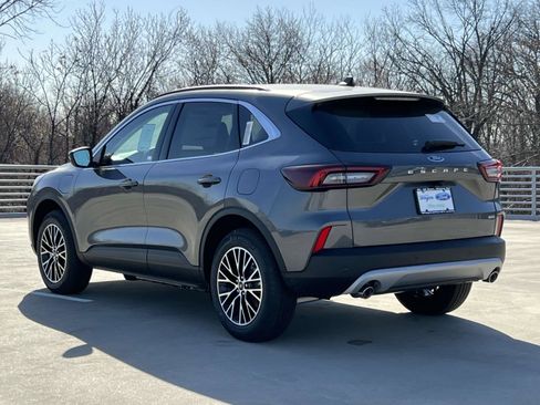 New 2025 Ford Escape SE image 3