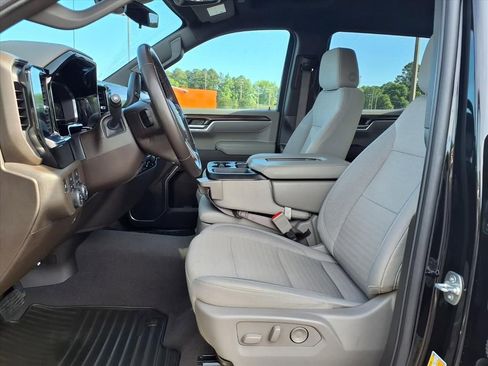 Used 2025 Chevrolet Silverado 1500 LT AWD/4WD image 3