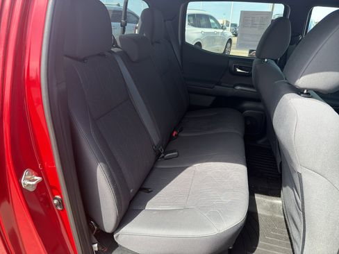 Used 2016 Toyota Tacoma TRD Off-Road AWD/4WD image 15