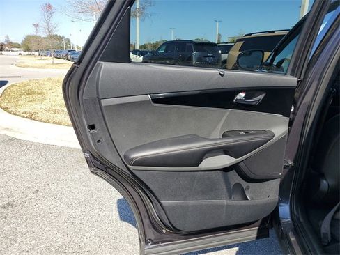 Used 2019 Kia Sorento SX image 15