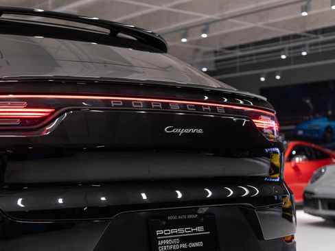 Certified 2023 Porsche Cayenne Platinum Edition image 32