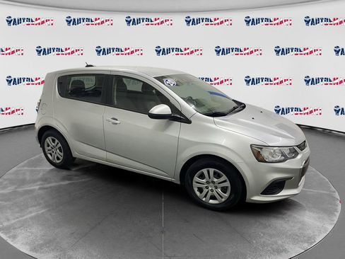 Used 2020 Chevrolet Sonic LT image 2