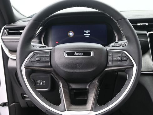 Used 2024 Jeep Grand Cherokee Limited image 28