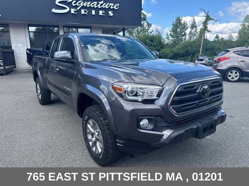 Used 2018 Toyota Tacoma SR5 AWD/4WD image 9