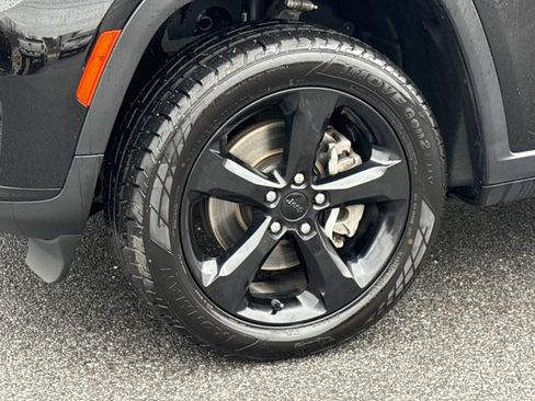 Used 2023 Jeep Grand Cherokee L Laredo image 7