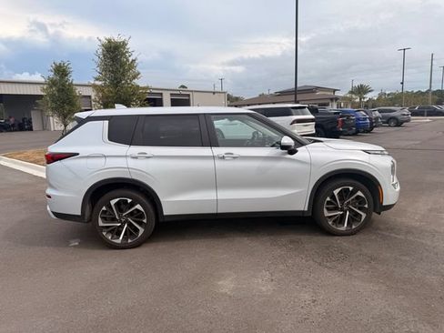 Used 2024 Mitsubishi Outlander AWD image 19