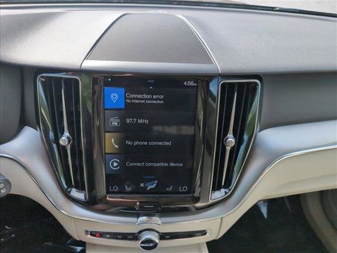 Used 2019 Volvo XC60 T5 Momentum w/ Premium Package AWD/4WD image 10