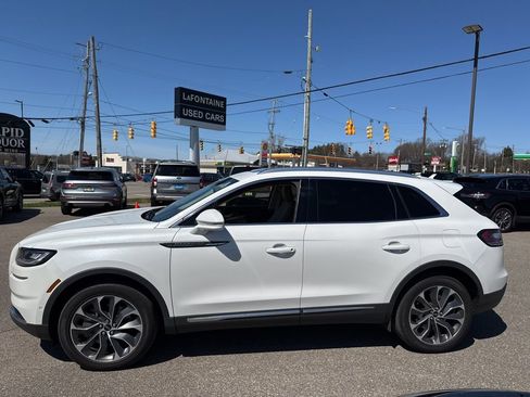 Used 2023 Lincoln Nautilus Reserve w/ Equipment Group 201A image 2