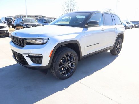 New 2025 Jeep Grand Cherokee Limited image 11
