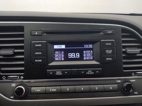 Used 2017 Hyundai Elantra SE w/ Cargo Package image 25