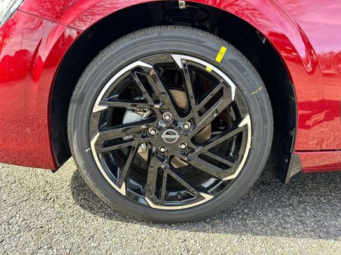 New 2026 Nissan Sentra SR w/ SR Premium Package FWD image 11