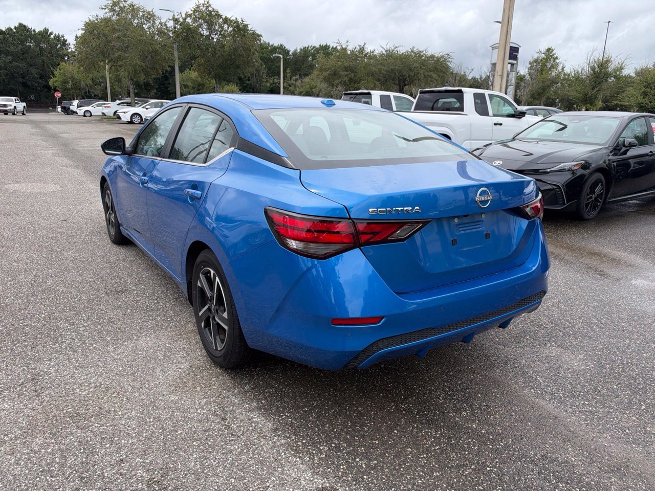 Used 2025 Nissan Sentra SV FWD image 3