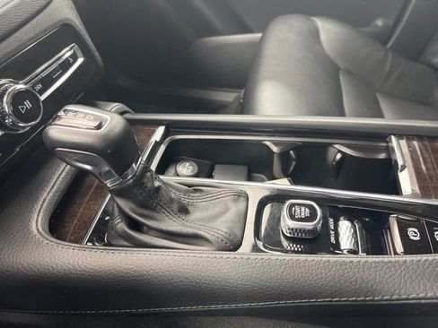 Used 2018 Volvo XC90 T5 Momentum w/ Convenience Package image 17