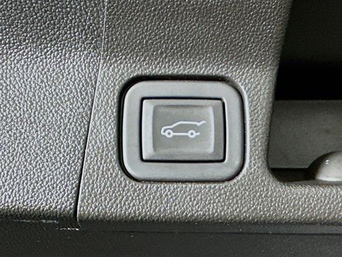 Used 2023 GMC Acadia SLE w/ Driver Convenience Package image 29