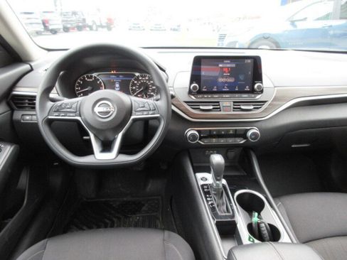 Used 2024 Nissan Altima 2.5 SV image 14