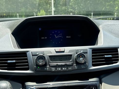 Used 2014 Honda Odyssey Touring image 25