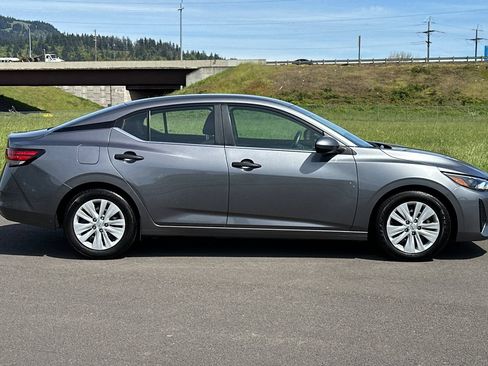 Used 2024 Nissan Sentra S FWD image 2
