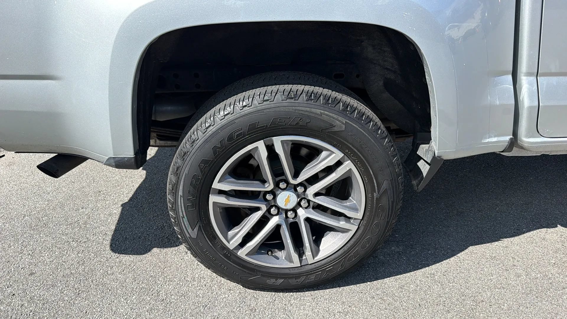 Used 2019 Chevrolet Colorado W/T w/ Custom Special Edition AWD/4WD image 9