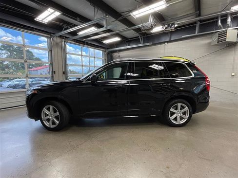 Used 2022 Volvo XC90 T5 Momentum AWD/4WD image 2