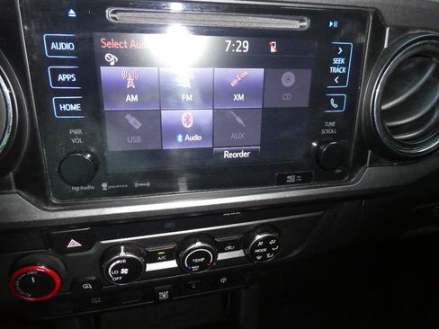Used 2019 Toyota Tacoma TRD Sport AWD/4WD image 12