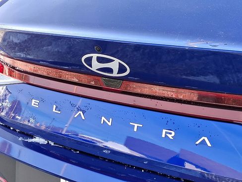 Certified 2025 Hyundai Elantra SE image 23