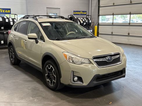 Used 2016 Subaru Crosstrek 2.0i Premium AWD/4WD image 3