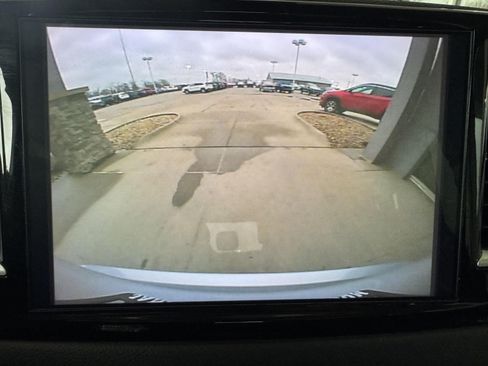 Used 2024 Chrysler Pacifica Touring-L FWD image 20