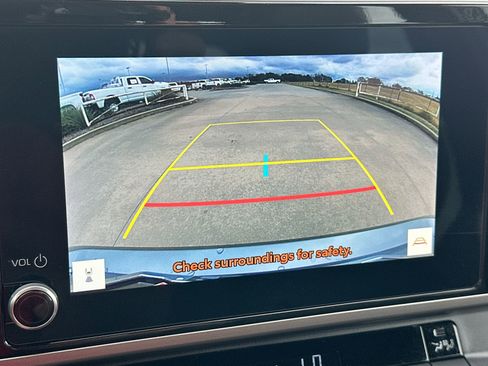 Used 2025 Toyota Camry SE image 17