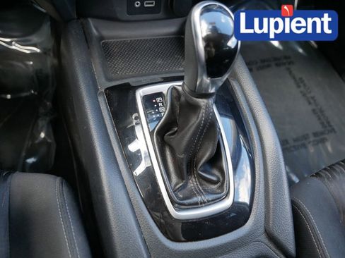 Used 2020 Nissan Rogue SV FWD image 21