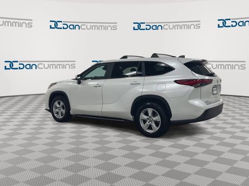Used 2023 Toyota Highlander LE FWD image 6