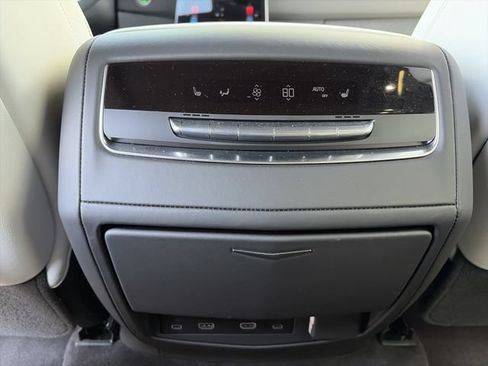 Used 2025 Cadillac Escalade Sport Platinum w/ LPO, Floor Liner Package AWD/4WD image 31