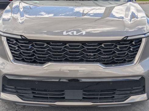 Used 2025 Kia Sorento EX AWD/4WD image 9