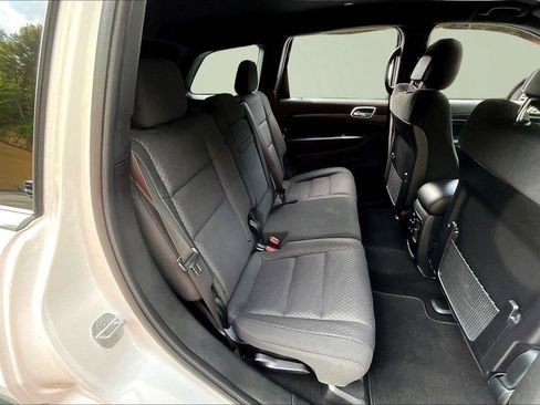 Used 2021 Jeep Grand Cherokee Laredo AWD/4WD image 36