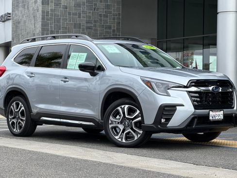 Certified 2025 Subaru Ascent Limited AWD/4WD image 2