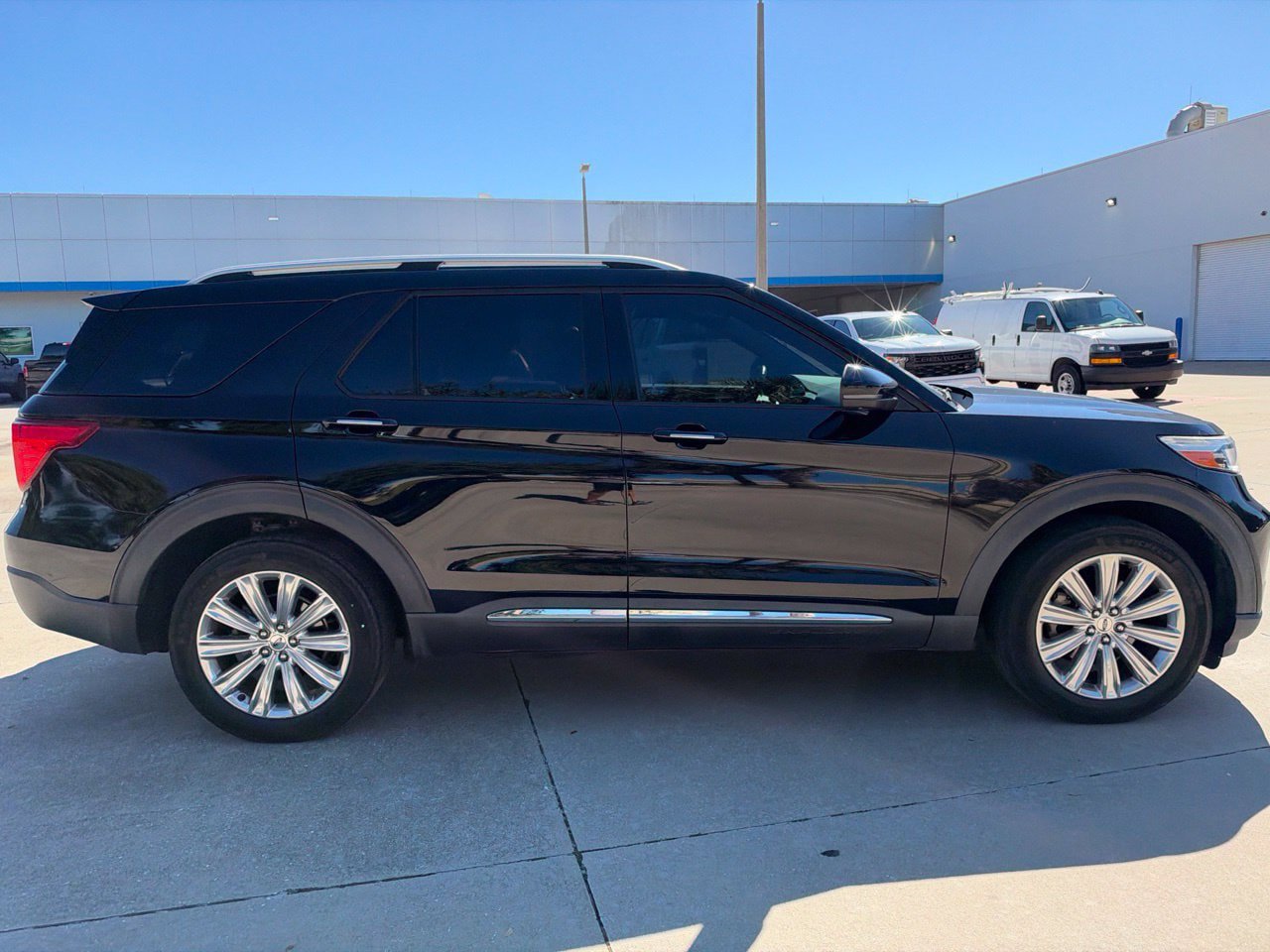 Used 2020 Ford Explorer Limited w/ Class III Trailer Tow Package AWD/4WD image 6