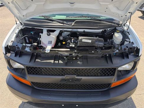 Used 2017 Chevrolet Express 2500 Extended RWD image 19