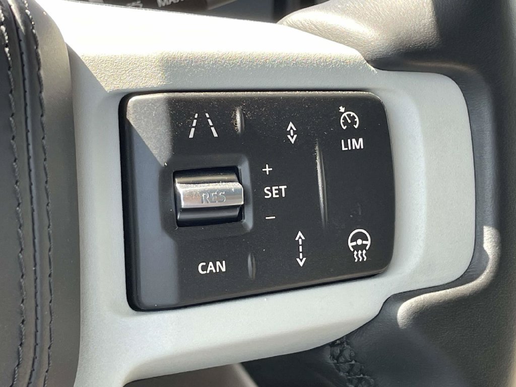 Used 2020 Land Rover Defender 110 HSE AWD/4WD image 28