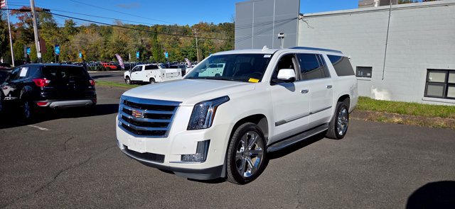 Used 2019 Cadillac Escalade ESV Luxury AWD/4WD image 3