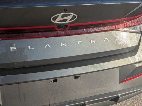 Used 2024 Hyundai Elantra SEL image 11
