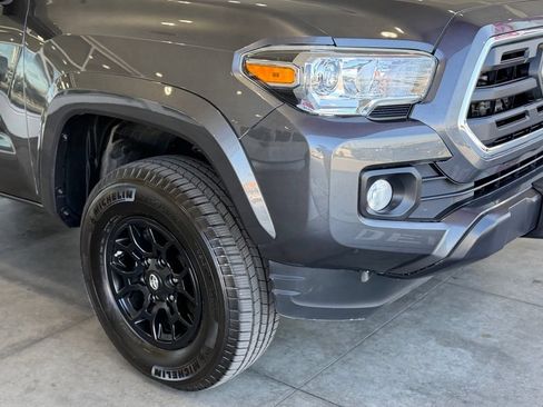 Certified 2019 Toyota Tacoma SR5 AWD/4WD image 8