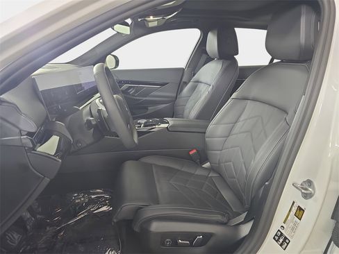 Used 2026 BMW 530i xDrive w/ Premium Package image 18