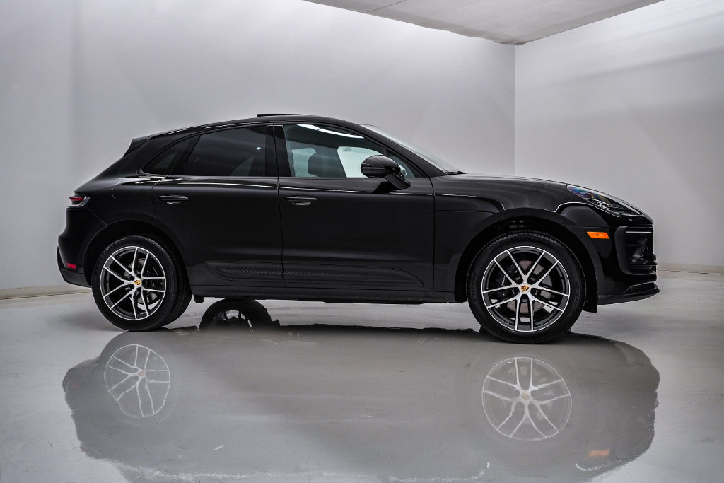Certified 2026 Porsche Macan AWD/4WD image 9