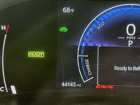 Used 2025 Toyota Camry SE FWD image 5