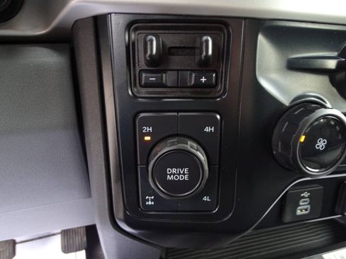 Used 2025 Ford F250 4x4 Crew Cab XL image 27