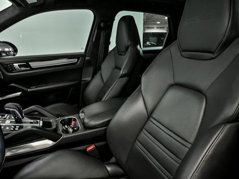 Used 2020 Porsche Cayenne Turbo image 12
